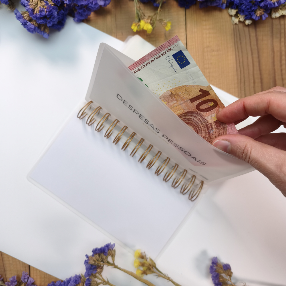 Conjunto de envelopes translúcidos para organização financeira em dinheiro